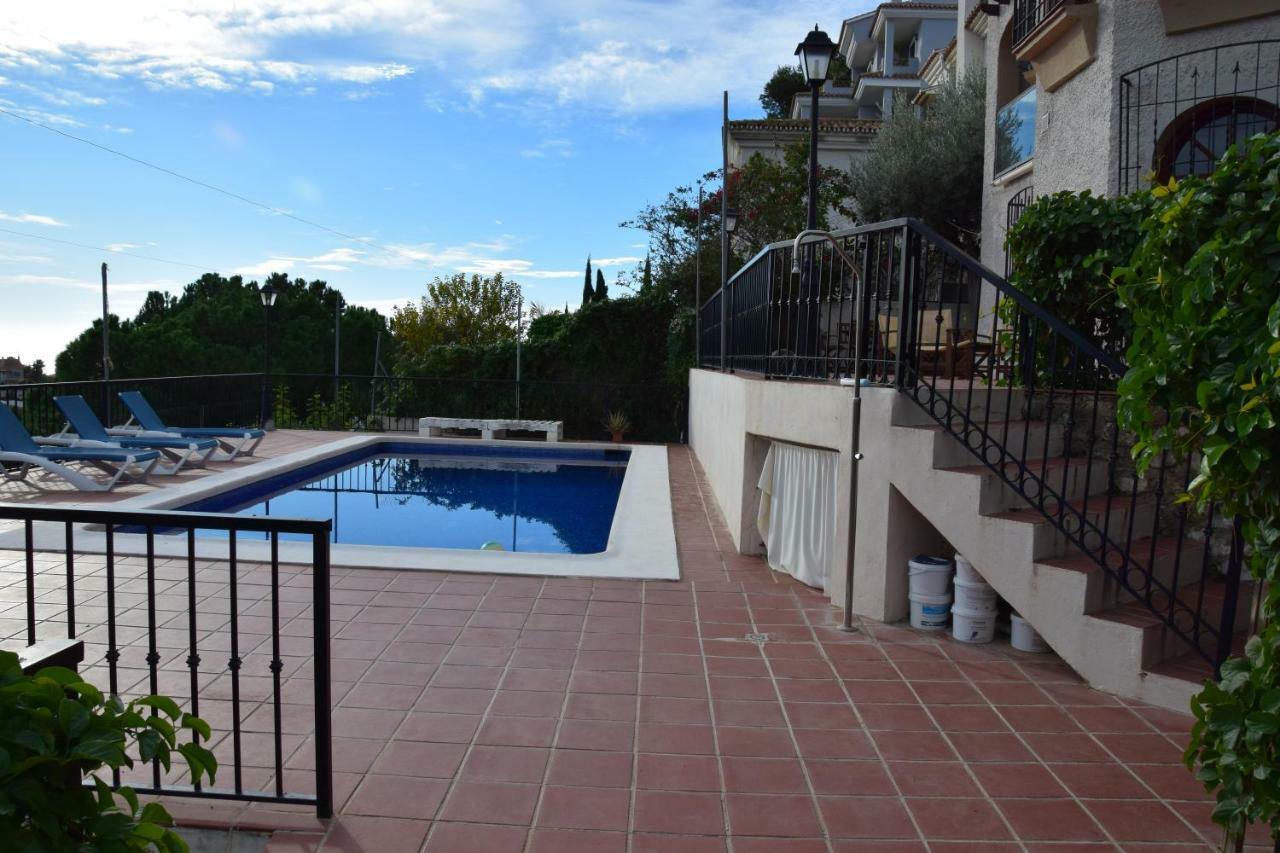 Apartamento-Estudio En Villa Con Piscina マラガ エクステリア 写真
